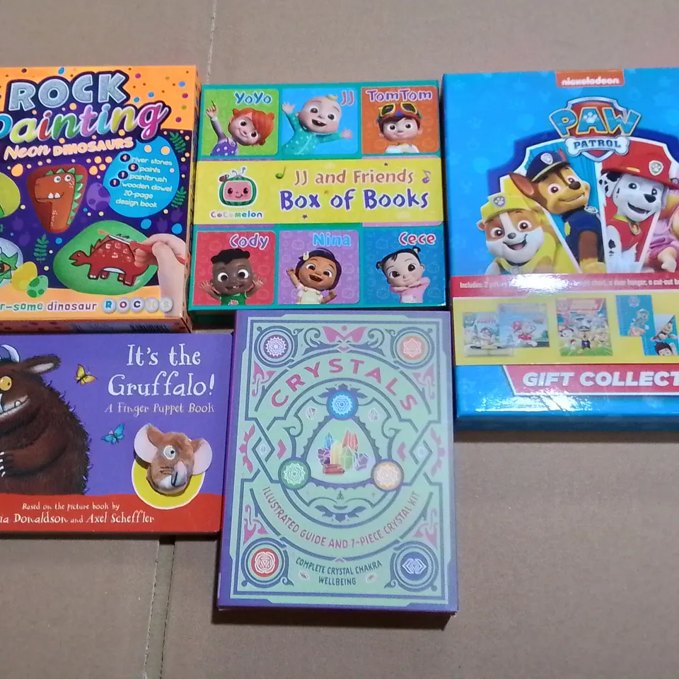 LOT OF APPROXIMATELY 27 ASSORTED KIDS BOOK AND ACTIVITY SETS TO PAW PATROL, ROCK PAINTING AND GRUFFLY PUPPET BOOK