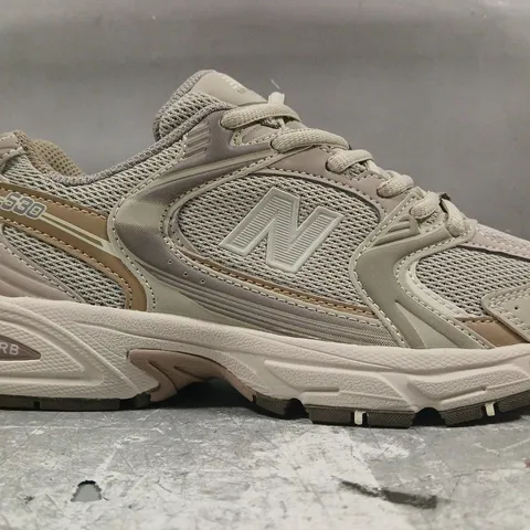 BOXED PAIR OF NEW BALANCE 530 TRAINERS IN STONE/BEIGE/TAN SIZE UK 3.5