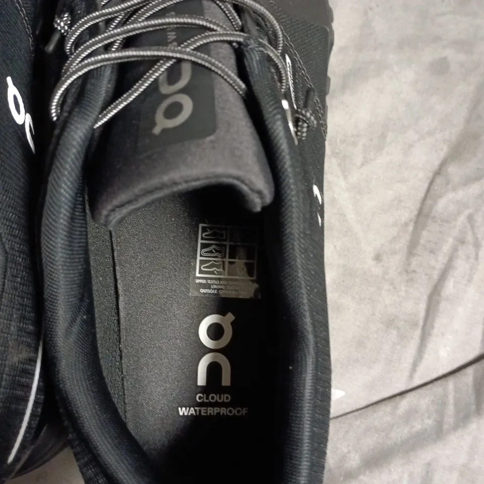 ON RUNNING CLOUD WATERPROOF TRAINERS – BLACK UK10
