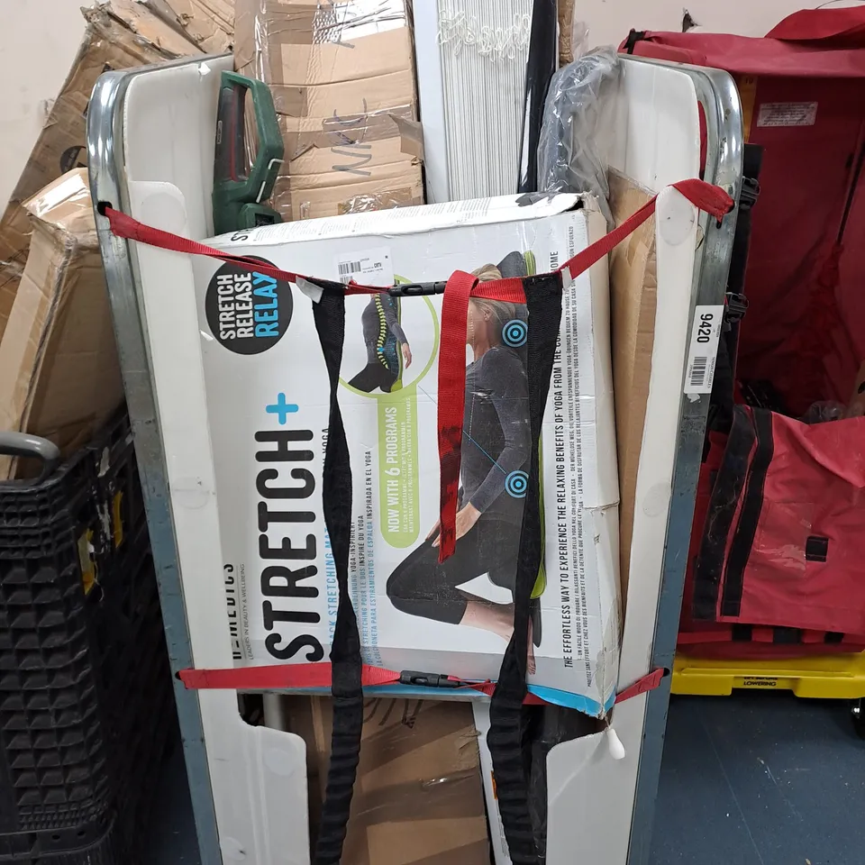 CAGE OF ASSORTED HOUSEHOLD ITEMS TOO INCLUDE HOMEDICS , BLINDS AND VACUUM CLEANERS , ETC 