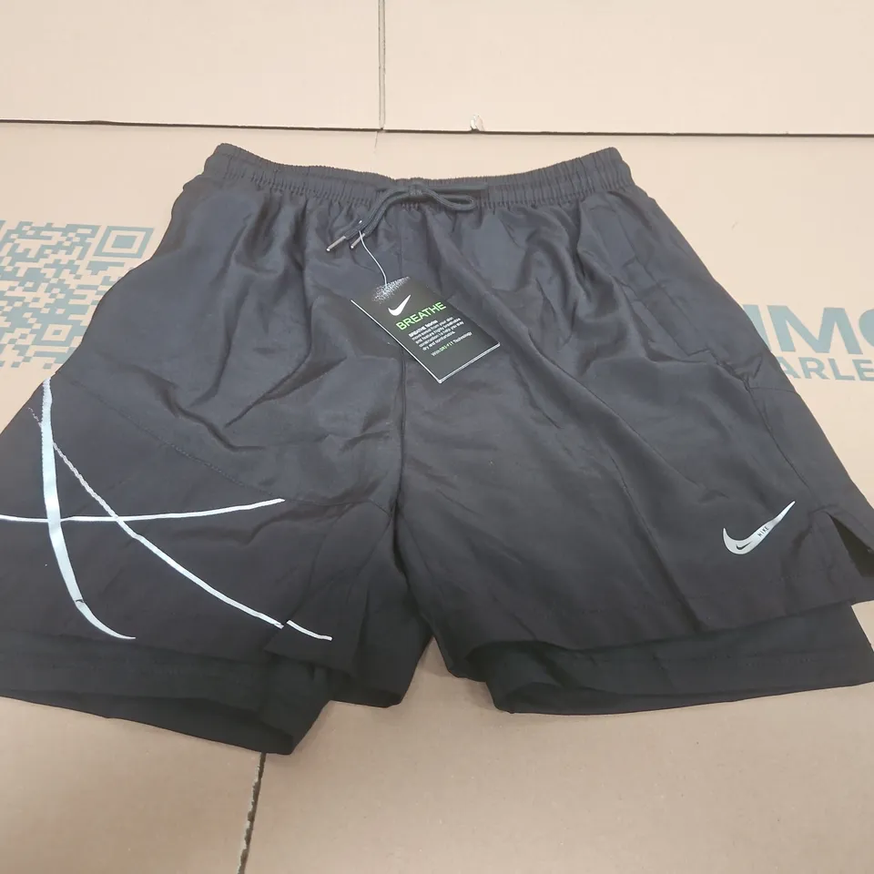 NIKE MEN'S BLACK ATHLETIC SHORTS - SIZE L