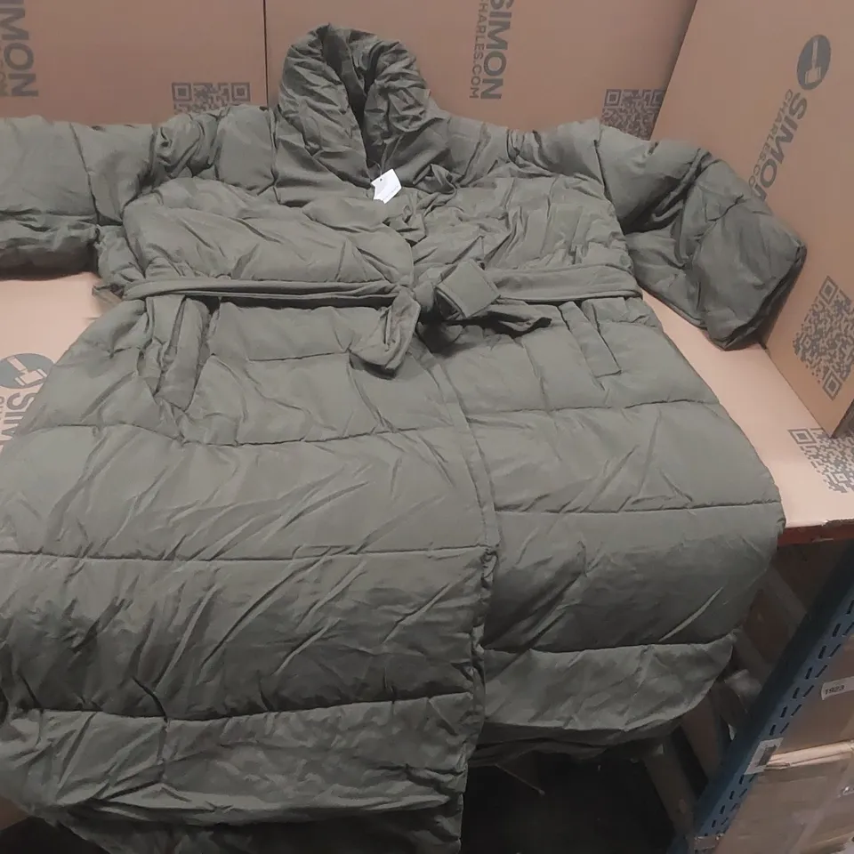 BOX CONTAINING APPROXIMATELY 2x BRAND NEW JD WILLIAMS GREEN PADDED COATS - SIZE 24