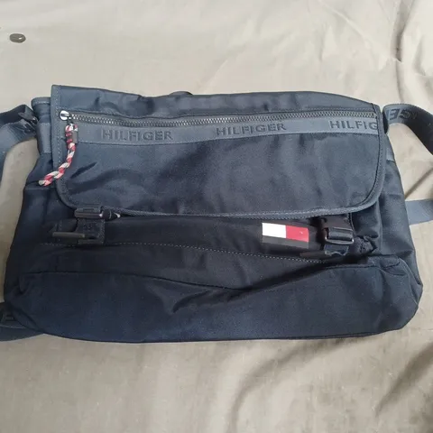 TOMMY HILFIGER CROSSBODY BAG – NAVY