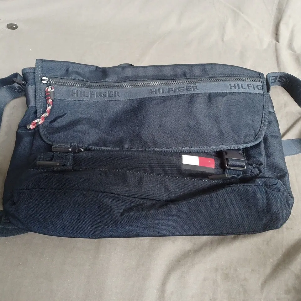 TOMMY HILFIGER CROSSBODY BAG – NAVY