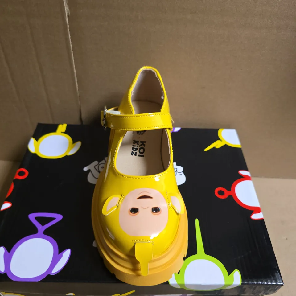 BOXED PAIR OF KOI LA LA TELETUBBIES KIDZ MARY JANES – YELLOW, UK SIZE 11