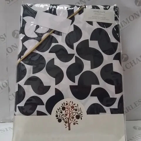 BRAND NEW APPLETREE KINGSIZE DUVET COVER SET -BLACK/WHITE-