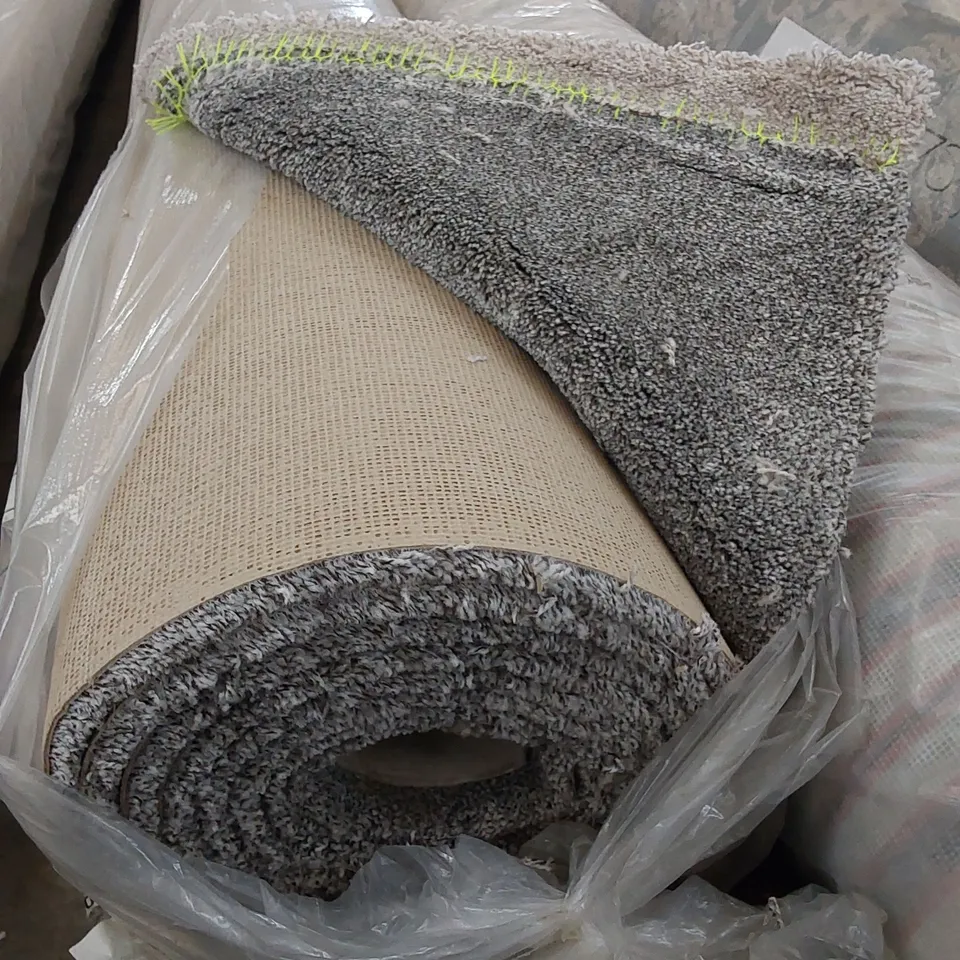 ROLL OF QUALITY TOWNHOUSE GREY CARPET // SIZE: APPROXIMATELY 4 X 5.9m