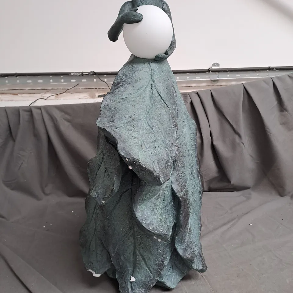 MY GARDEN STORIES LARGE LEAF FAIRY WITH SOLAR LED BALL