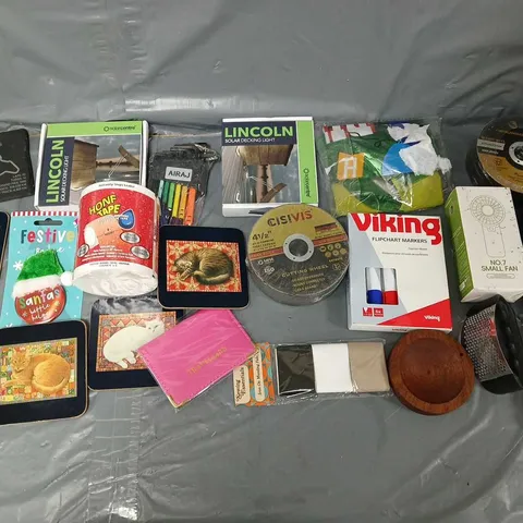 APPROXIMATELY 10 ASSORTED HOUSEHOLD ITEMS TO INCLUDE - MARKERS, HELIX MATHS KIT, AND SOLAR DECKING LIGHT - ETC