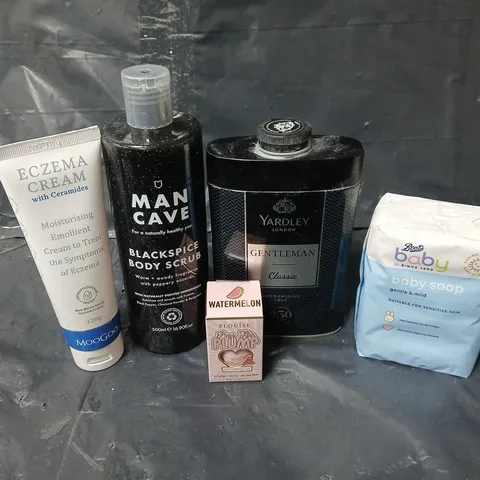 APPROXIMATEY 20 ASSORTED HEALTH AND BEAUTY PRODUCTS TO INCLUDE MAN CAVE BODY SCRUB, BABY SOAP AND PLOUISE PLUMP MOISTURE MASK