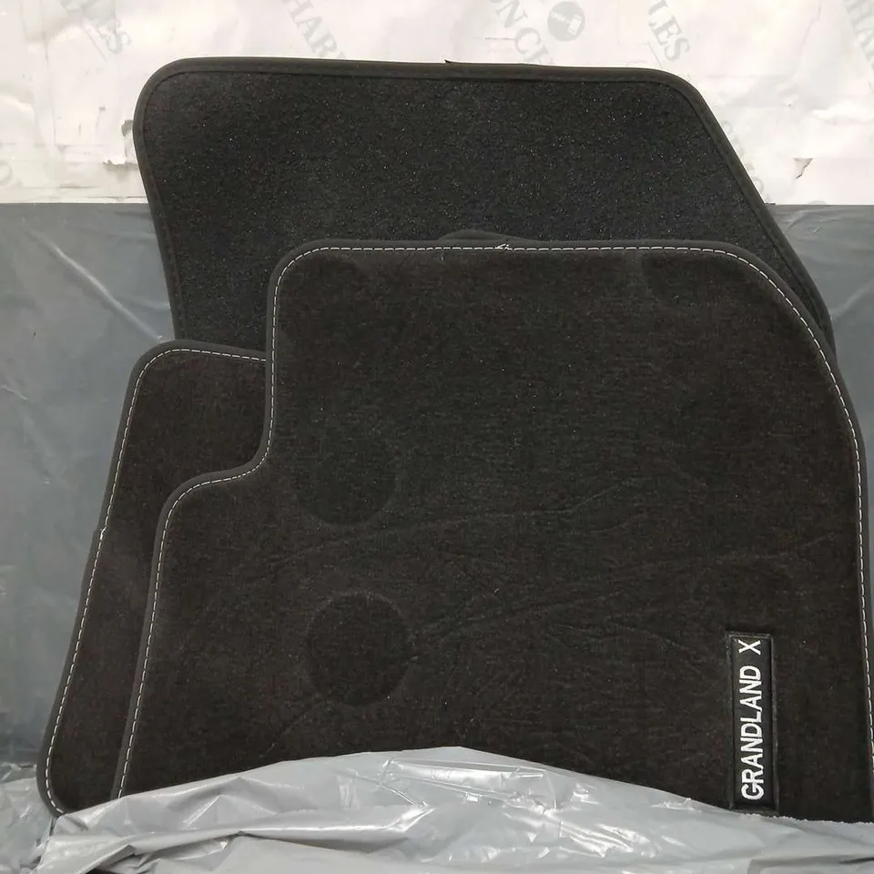 GRANDLAND VEHICLE CAR MAT SET 