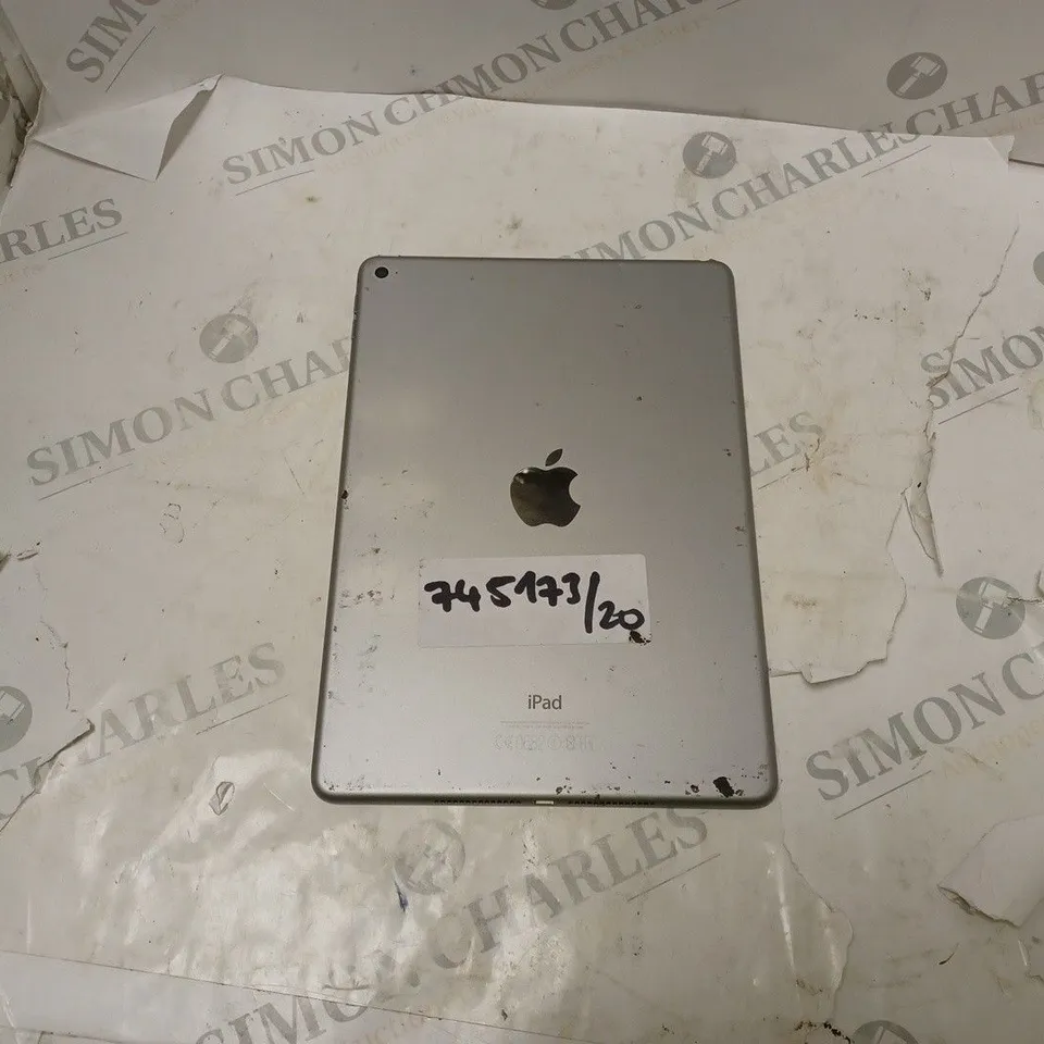 APPLE IPAD IN SILVER MODEL A1566