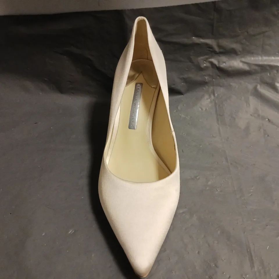 BOXED PAIR OF SOPHIA WEBSTER COCO CRYSTAL MID PUMPS IN SOFT IVORY SIZE EU 39.5