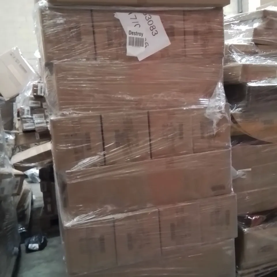 PALLET CONTAINING A LARGE QUANTITY OF CHRISTMAS TREES