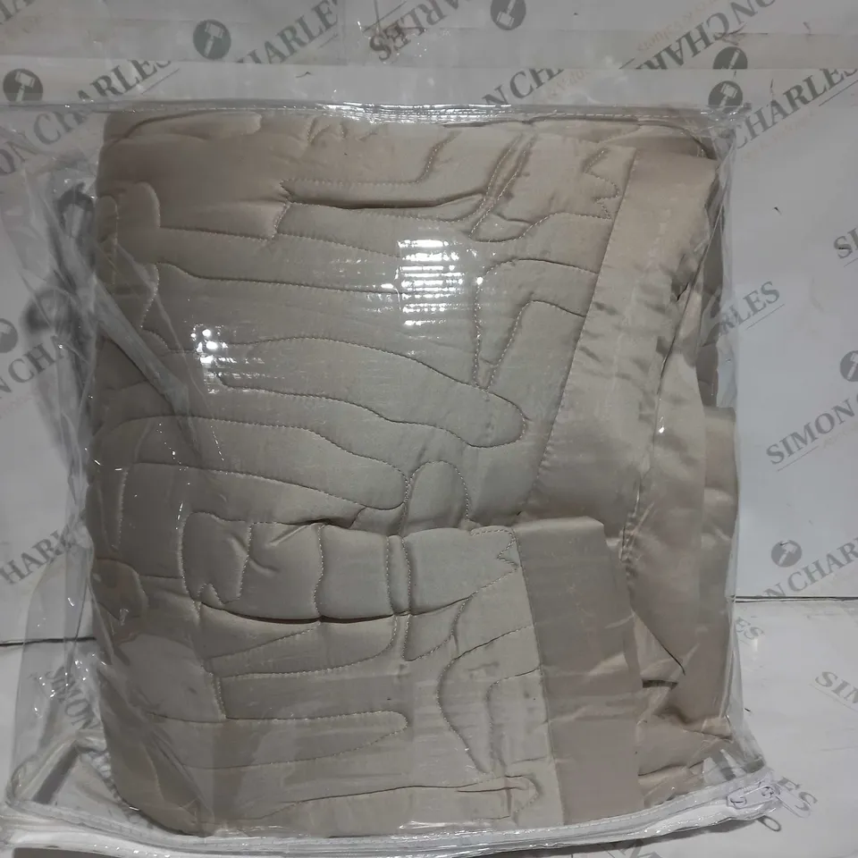 BOXED K BY KELLY HOPPEN ABSTRACT GEO BEDSPREAD AND SHAMS IN LATTE - DOUBLE