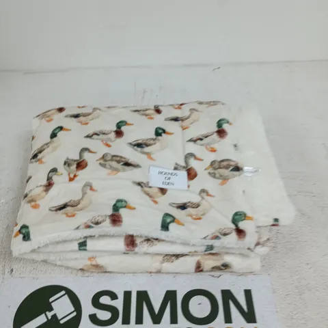 HOUNDS OF EDEN DOG SNUGGLE BLANKET 76 X 125CM DUCK DESIGN