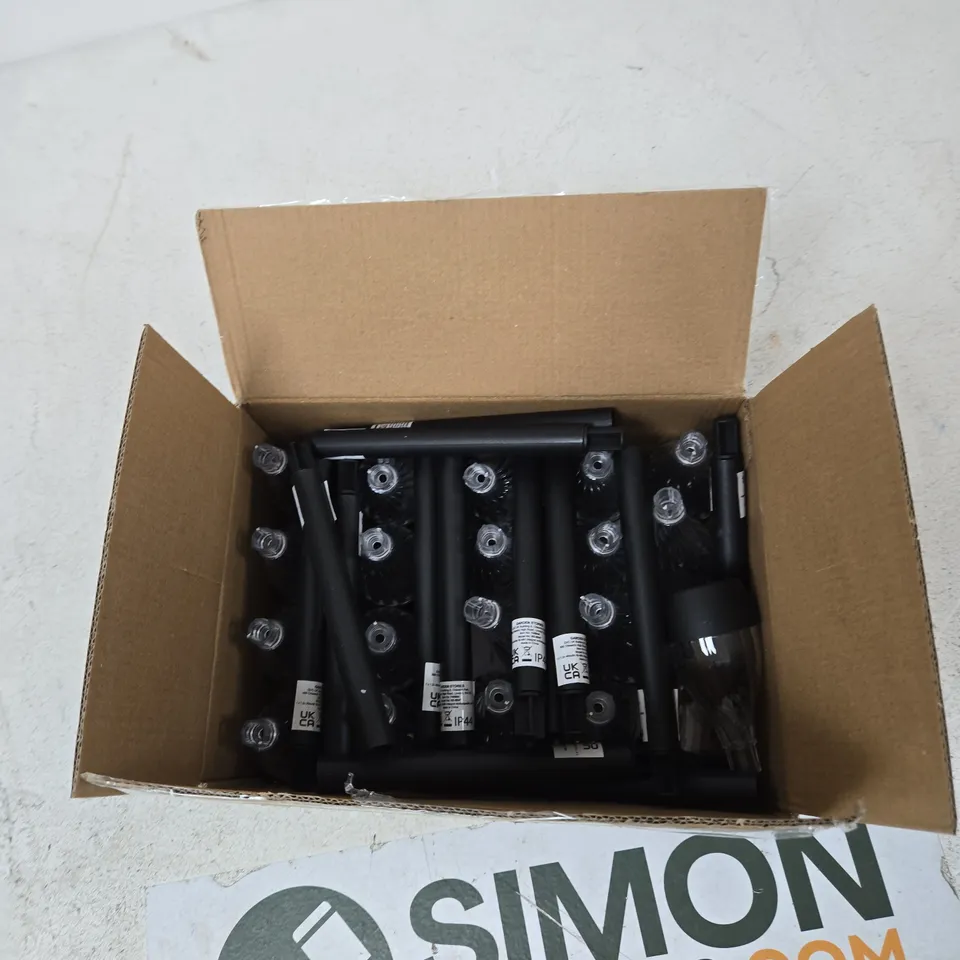 BOX OF APPROXIMATELY 15 ASSORTED ITEMS TO INCLUDE: SOLAR STAKE LIGHTS