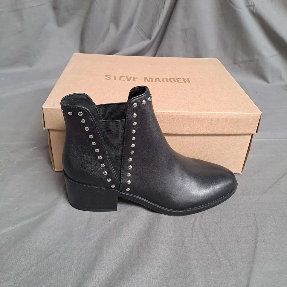 BOXED PAIR OF STEVE MADDEN STUD ANKLE BOOTS IN BLACK LEATHER SIZE EU 36