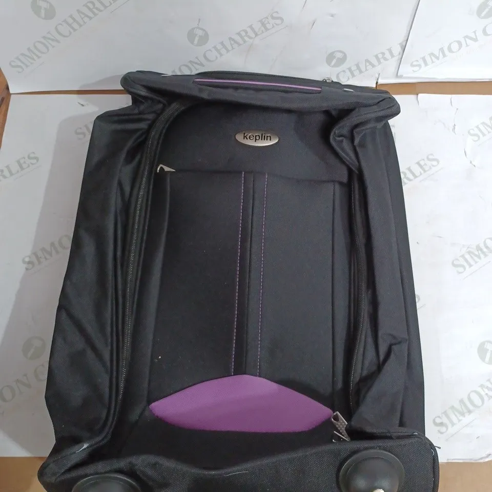 KEPLING LIGHTWEIGHT CARRY ON BAG WITH WHEELS IN PURPLE & BLACK