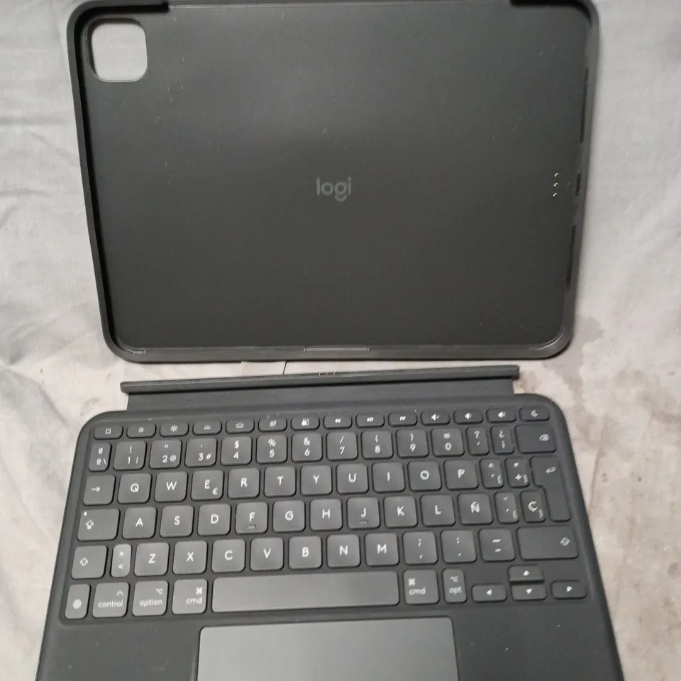 BOXED LOGITECH COMBO TOUCH IPAD PRO 11" TABLET KEYBOARD - SPANISH LAYOUT 