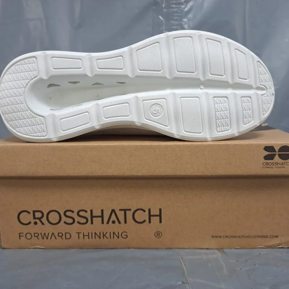 BOXED PAIR OF CROSSHATCH SHOES IN WHITE SIZE UK 5