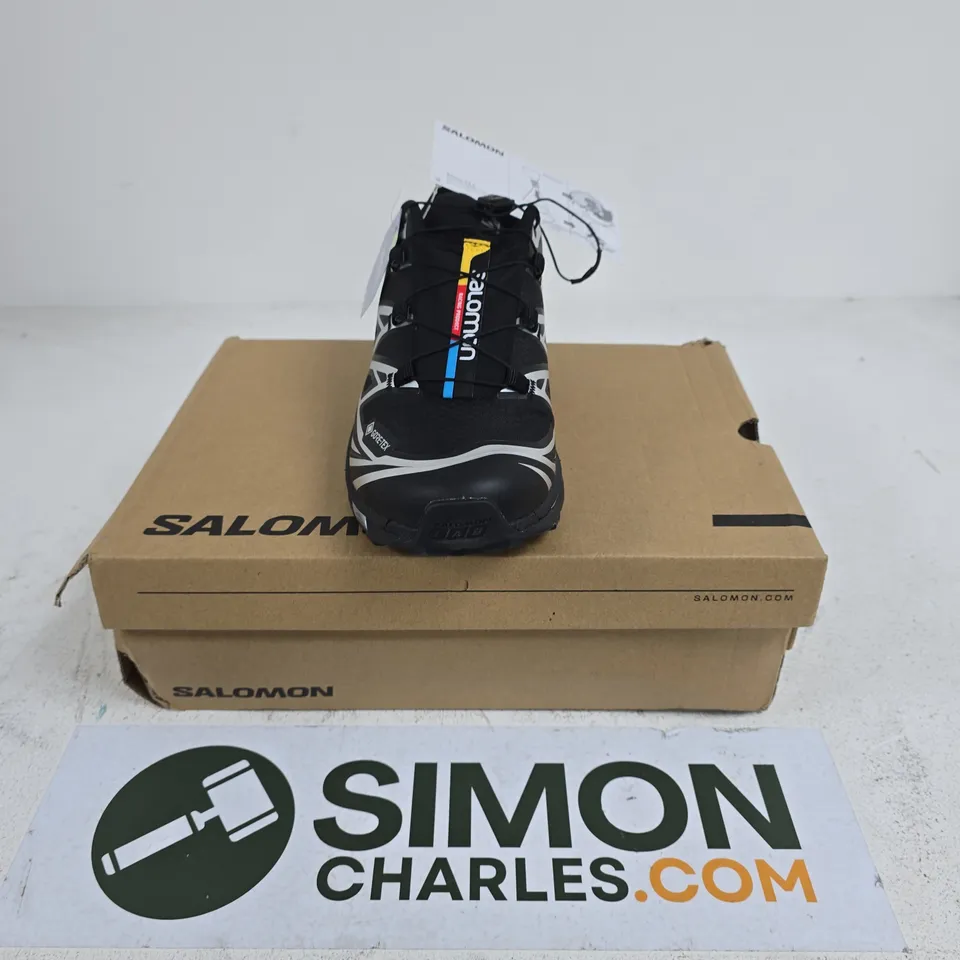 BOXED PAIR OF SALOMON XT-6 GTX TRAINERS IN BLACK/SILVER - UK 9