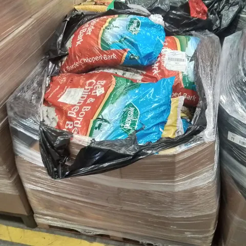 PALLET CONTAINING A LARGE QUANTITY OF ASSORTED GARDENING SUPPLIES FOR GROUND AND PLANT MAINTENANCE
