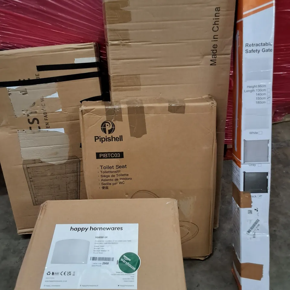 PALLET OF ASSORTED HOUSEHOLD ITEMS TO INCLUDE RETRACTABLE SAFETY GATE, FABRIC DRUM SHADE AND TOILET SEAT