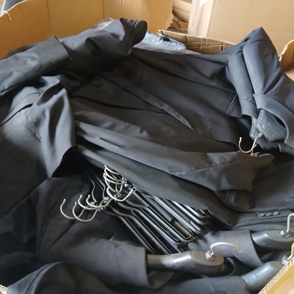 PALLET OF APPROXIMATELY 300 ASSORTED SUITS AND JACKETS TO INCLUDE; ALEXANDRE, PIERRE CARDIN, BURTON AND LIMEHAUS