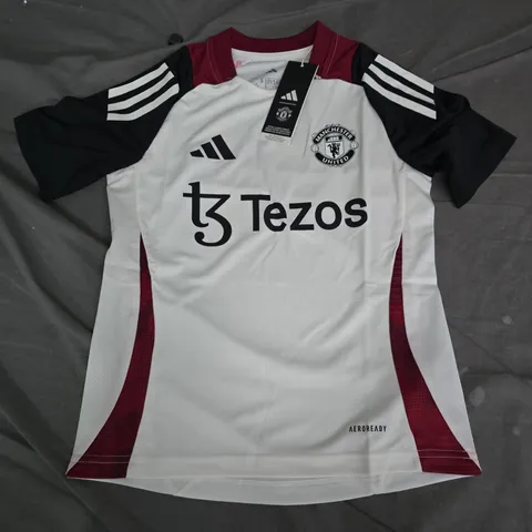 MANCHESTER UNITED YOUTH FOOTBALL SHIRT – ADIDAS – WHITE/MAROON (UK 9-10, 140CM)