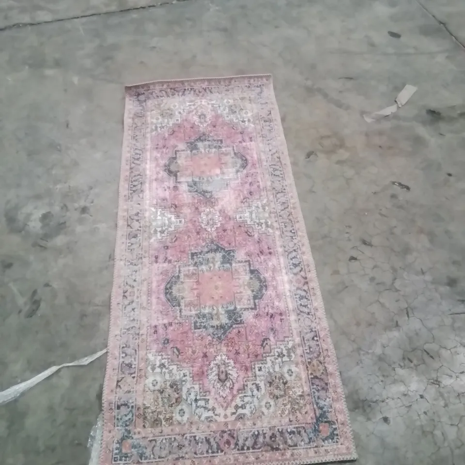 QUALITY DESIGNER AREA RUG - APPROXIMATELY 150X60CM