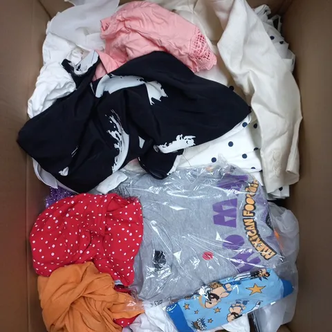 APPROXIMATELY 25 ASSORTED CLOTHING PRODUCTS IN VARIOUS STYLES & SIZES TO INCLUDE PANTS, T-SHIRTS, DRESSES ETC