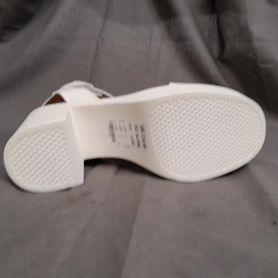 BOX OF APPROX 20 TO INCLUDE NEW LOOK OPEN TOE HIGH HEELS IN CREAM - VARIOUS SIZES