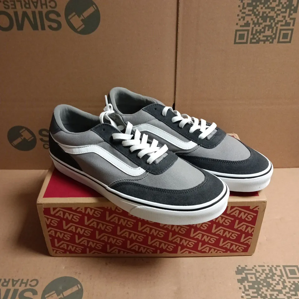 BOXED PAIR OF VANS BROOKLYN LS TRAINERS IN ASPHALT - 10