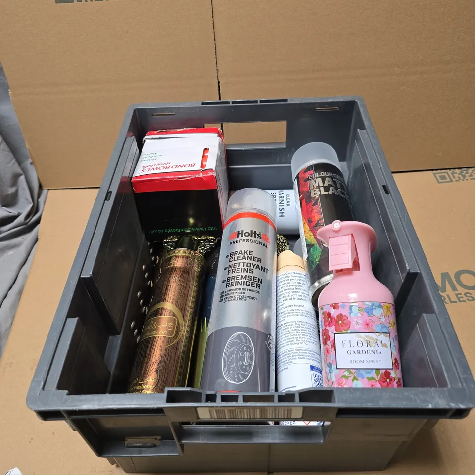 TOTE OF APPROXIMATELY 10 ASSORTED AEROSOL PRODUCTS TO INCLUDE HOLTS BRAKE CLEANER, COLOUR FORGE MATT BLACK MODEL PRIMER, KHASHAB AND OUD AIR FRESHNER, FLORAL GARDENIA ROOM SPRAY ETC