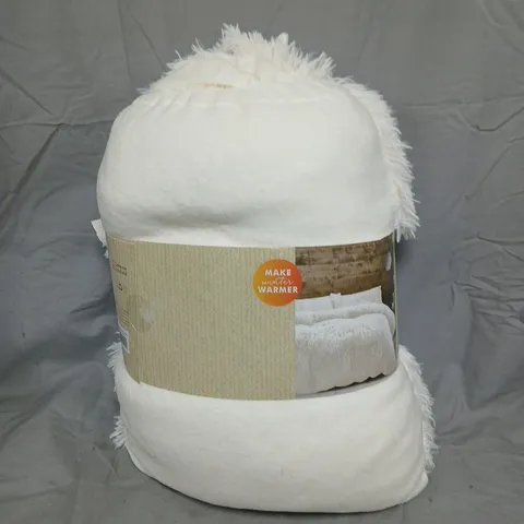 CATHERINE LANSFIELD CUDDLY FAUX FUR FLEECE DUVET SET - SIZE SUPERKING