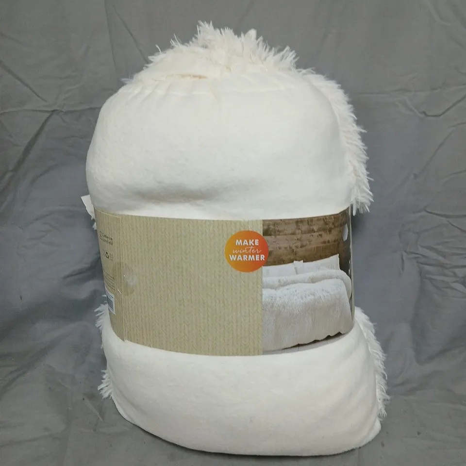 CATHERINE LANSFIELD CUDDLY FAUX FUR FLEECE DUVET SET - SIZE SUPERKING