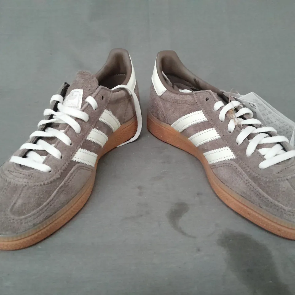 BOXED PAIR OF ADIDAS HANDBALL SPEZIAL SHOES IN TAUPE UK SIZE 4