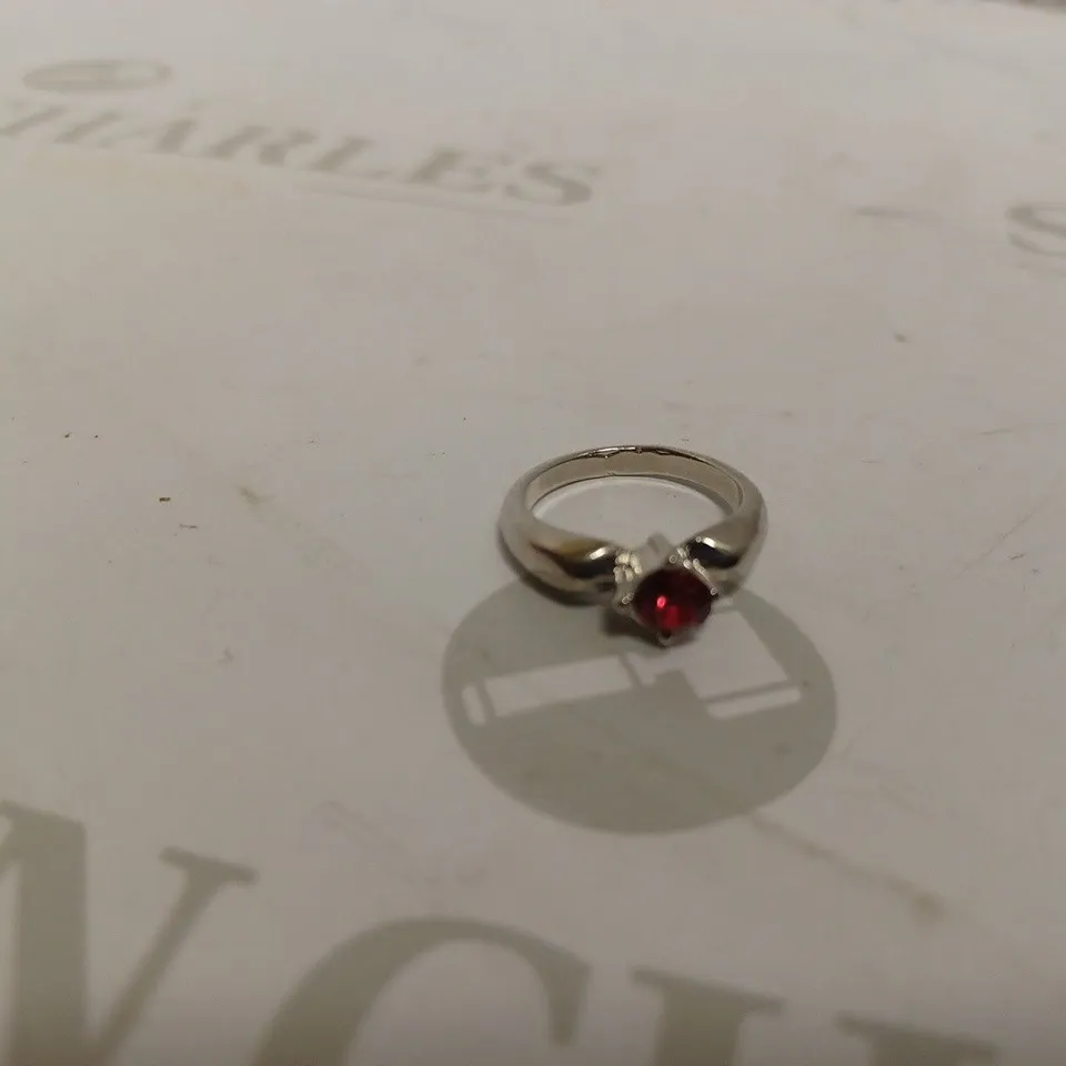 WOMENS SILVER RING