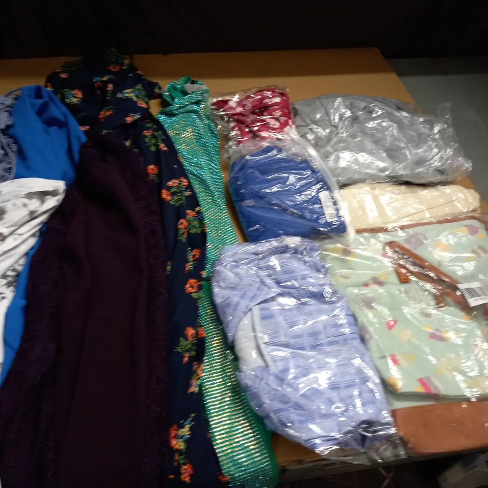 LARGE QUANTITY OF ASSORTED CLOTHING ITEMS TO INCLUDE PRETTYLITTLETHING, SIMPLY BE AND PONGO