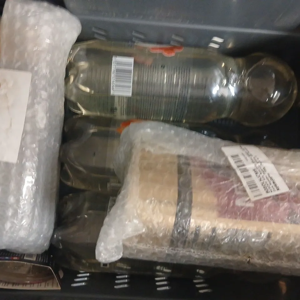 APPROXIMATELY 8 ASSORTED FOOD AND DRINK ITEMS TO INCLUDE FAVA BEANS, HERR'S, ETC