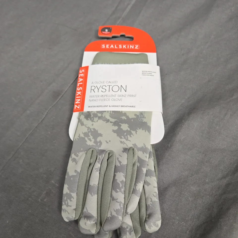 SEALSKINZ RYSTON WATER REPELLENT SKINZ PRINT FLEECE GLOVES - SMALL