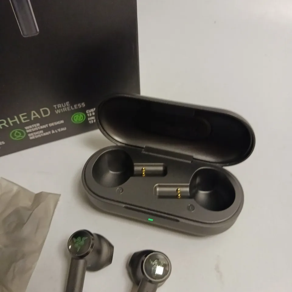 LOT OF 5 BOXEED RAZER HAMMERHEAD WIRELESS HEADPHONES IN BLACK AND GREEN INCLUDES CHARGING CASE, CABLE, WRIST STRAP AND SPARE BUDS
