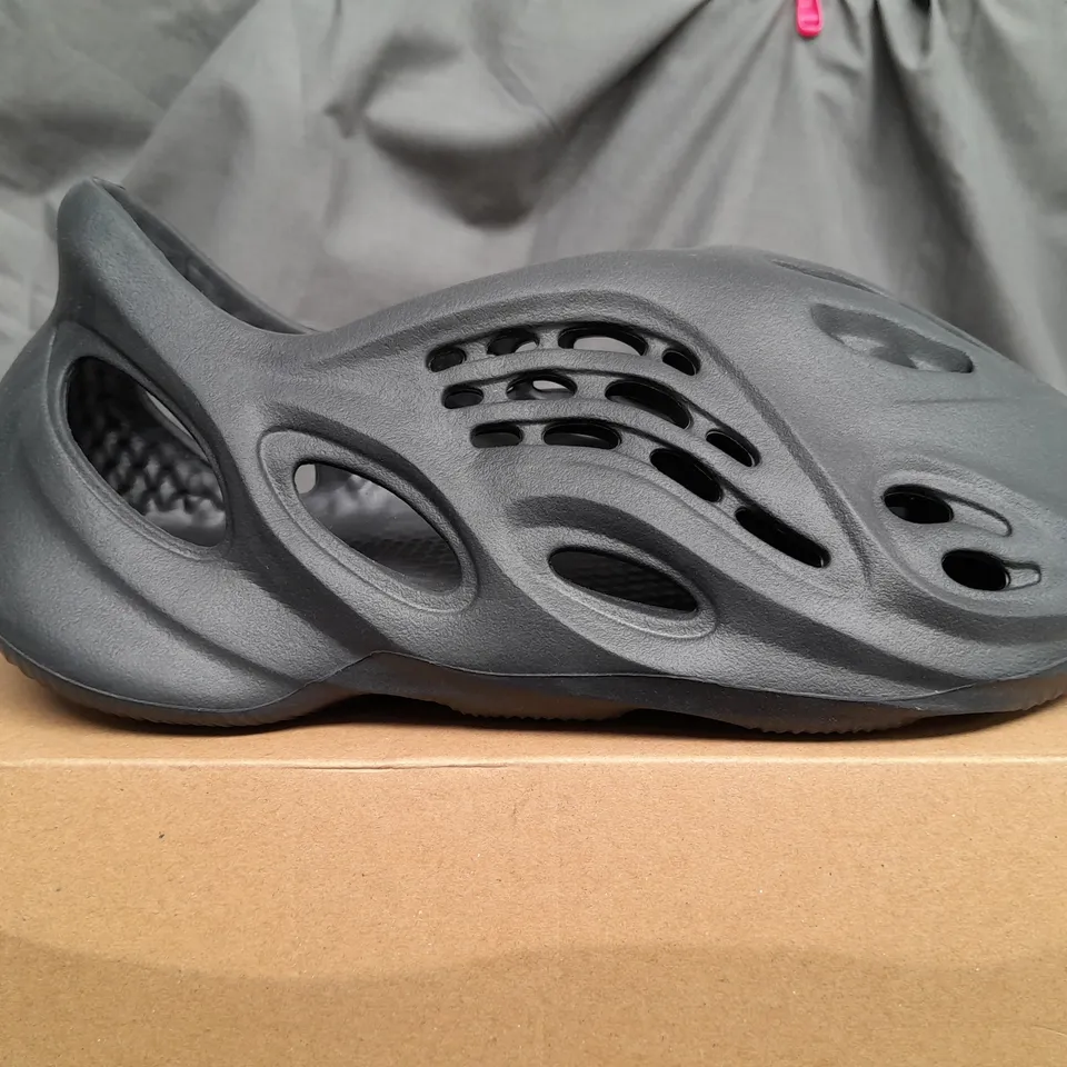BOXED ADIDAS YEEZY FOAM RUNNERS IN BLACK - UK 10
