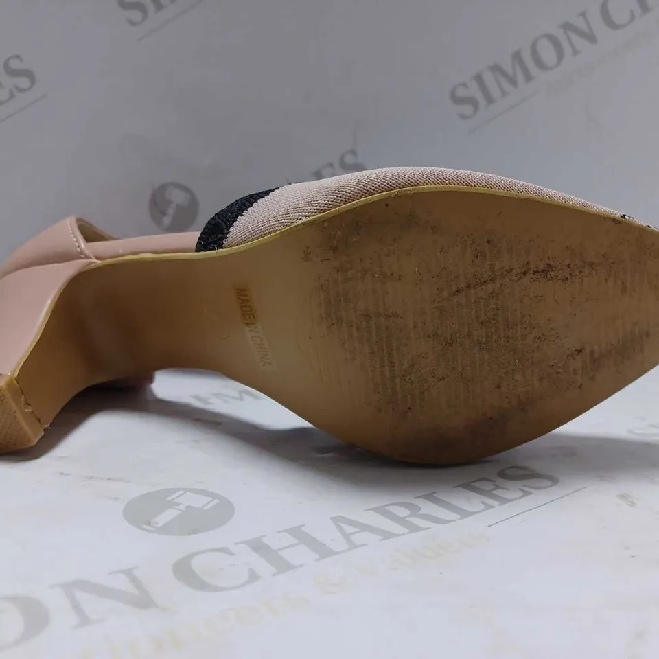 BOXED PAIR OF DESIGNER CLOSED TOE HEELS IN PINK EU SIZE 38