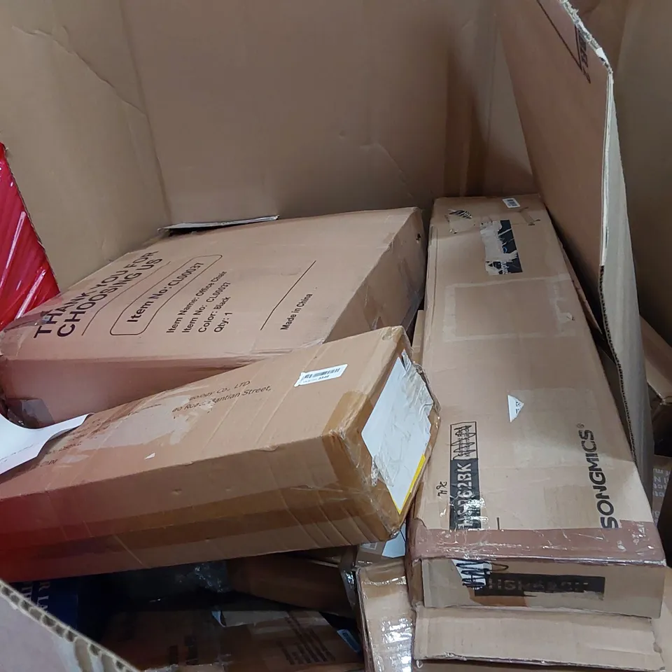 PALLET OF ASSORTED ITEMS INCLUDING: OFFICE CHAIR, BABY PLAYPEN, PET BED, FLOATING SHELF ECT. 