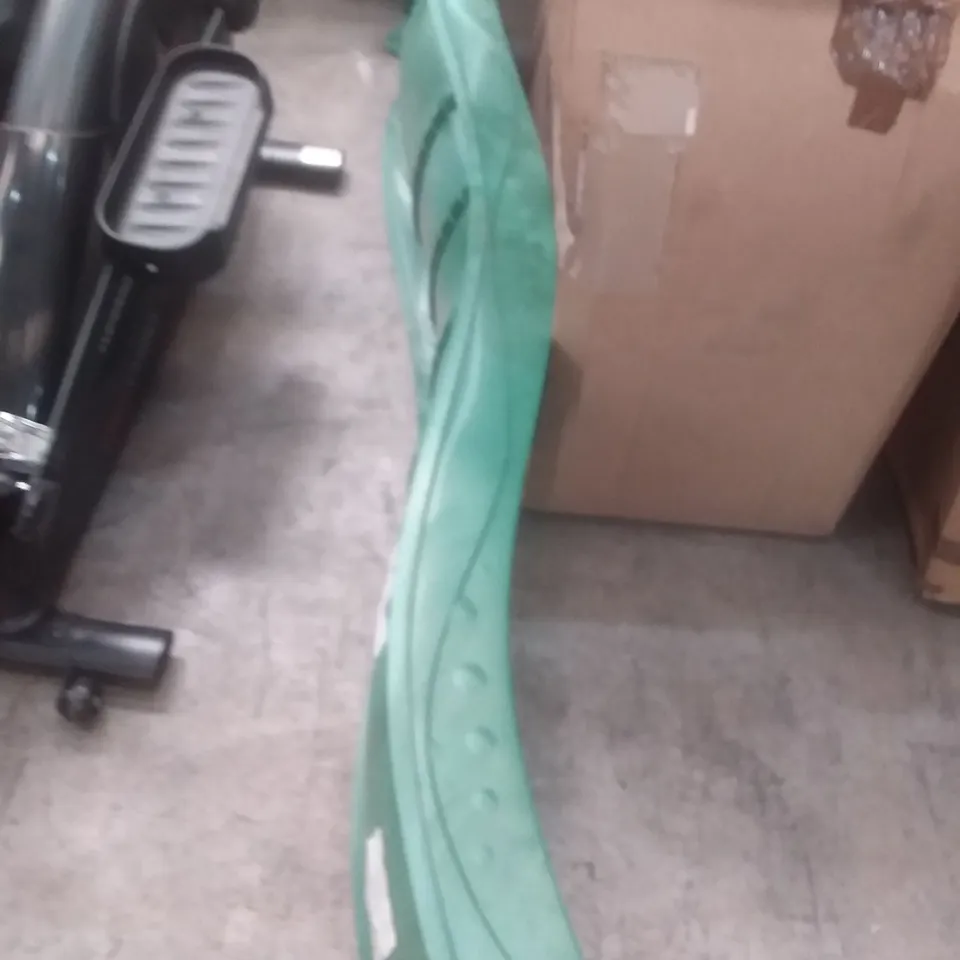 GREEN WAVY SLIDE