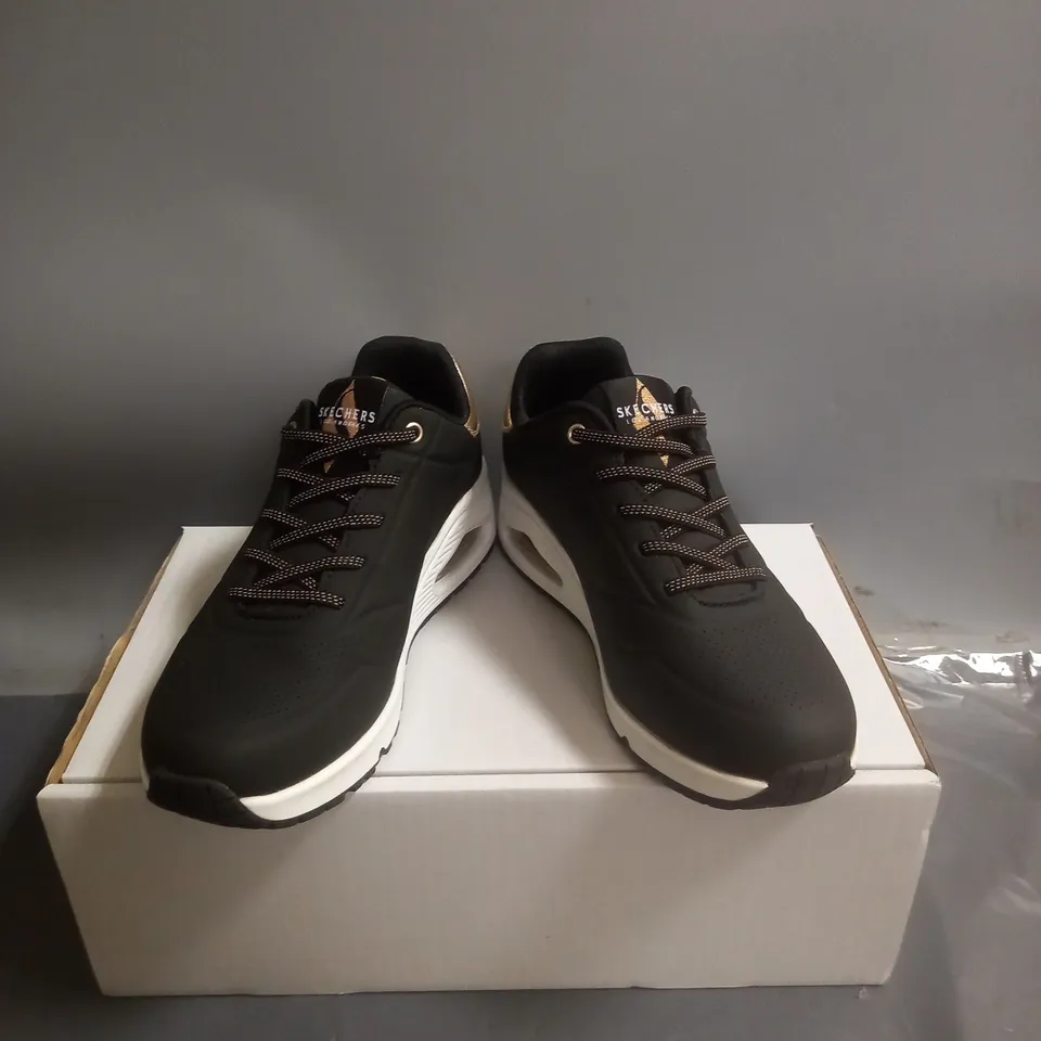 SKECHERS UNO TRAINERS BLACK WITH GOLD TRIM SIZE 4