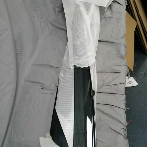 LONG GLASS PANEL / FURNITURE COMPONENT WRAPPED IN PROTECTIVE PACKAGING