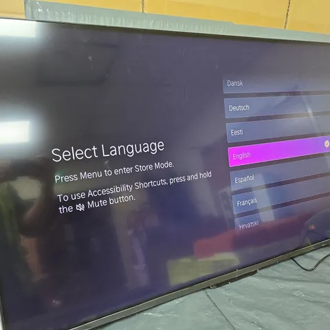 TOSHIBA 50 INCH QLED VIDAA SMART TV